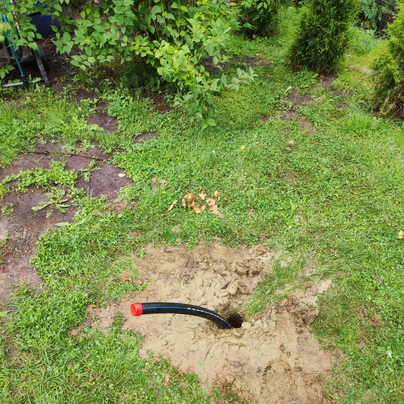 Ūdens ierīkošana dārza laistīšanai.